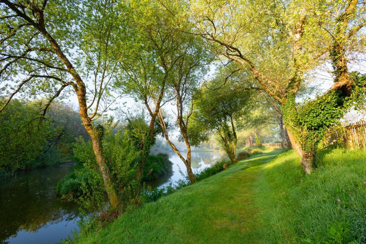Beautiful Willow Lodge 67-4-6 Persons-Private Hot Tub-Pet Friendly-Tranquil Holiday Away From It All Yet Not Far To St Austell-The Holiday Home Has Two Bedrooms, Living & Dining Area, Equipped Kitchen -Decking-Al Fresco Dining-Fishing Lakes-Pet Frien Grampound Екстер'єр фото