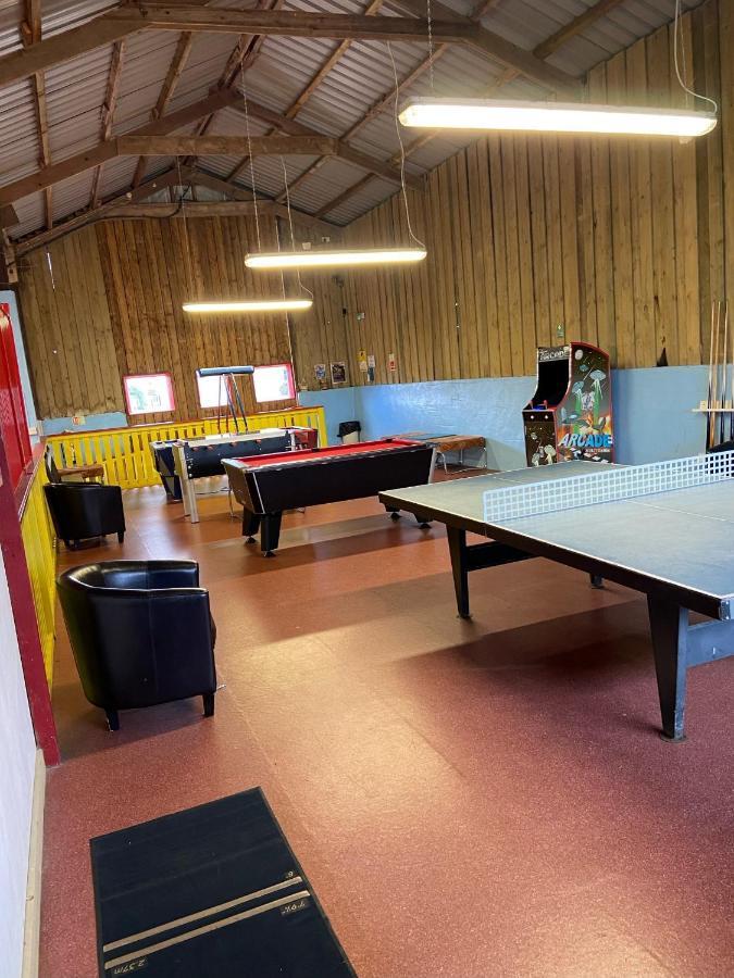 Beautiful Willow Lodge 67-4-6 Persons-Private Hot Tub-Pet Friendly-Tranquil Holiday Away From It All Yet Not Far To St Austell-The Holiday Home Has Two Bedrooms, Living & Dining Area, Equipped Kitchen -Decking-Al Fresco Dining-Fishing Lakes-Pet Frien Grampound Екстер'єр фото