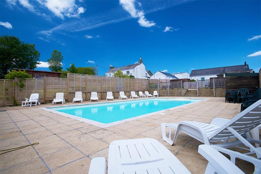 Beautiful Willow Lodge 67-4-6 Persons-Private Hot Tub-Pet Friendly-Tranquil Holiday Away From It All Yet Not Far To St Austell-The Holiday Home Has Two Bedrooms, Living & Dining Area, Equipped Kitchen -Decking-Al Fresco Dining-Fishing Lakes-Pet Frien Grampound Екстер'єр фото