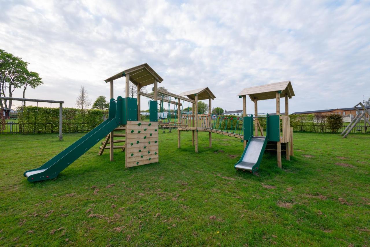 Beautiful Willow Lodge 67-4-6 Persons-Private Hot Tub-Pet Friendly-Tranquil Holiday Away From It All Yet Not Far To St Austell-The Holiday Home Has Two Bedrooms, Living & Dining Area, Equipped Kitchen -Decking-Al Fresco Dining-Fishing Lakes-Pet Frien Grampound Екстер'єр фото
